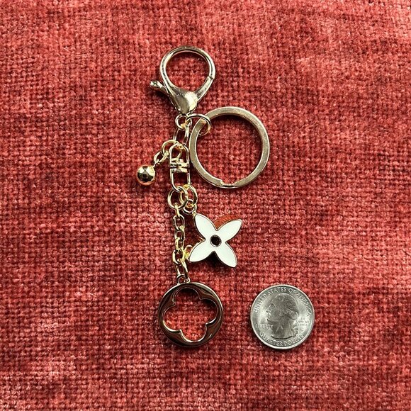 New WHITE CLOVER Bag Charm Gold Tone - Picture 6 of 7